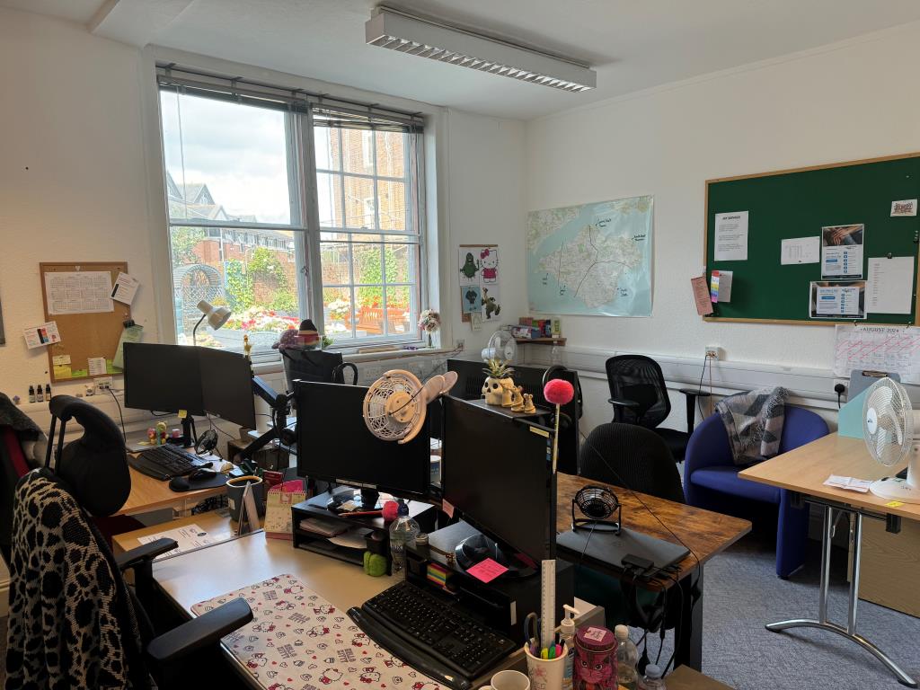 Lot: 110 - 5,000 SQ FT FREEHOLD TOWN CENTRE BUILDING WITH POTENTIAL - Ground Floor Rear Office Overlooking the Rear Garden